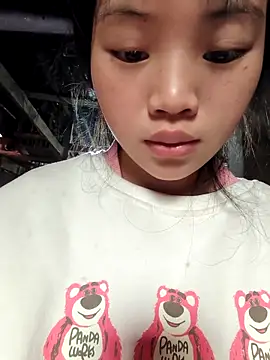 Snapshot of Quieny-x chatting on 12/15/25, 05:01 Quieny-x online show from 12/15/25, 05:01