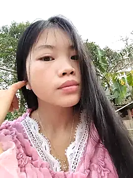 Snapshot of Quieny-x chatting on 12/21/25, 03:13 Quieny-x online show from 12/21/25, 03:13