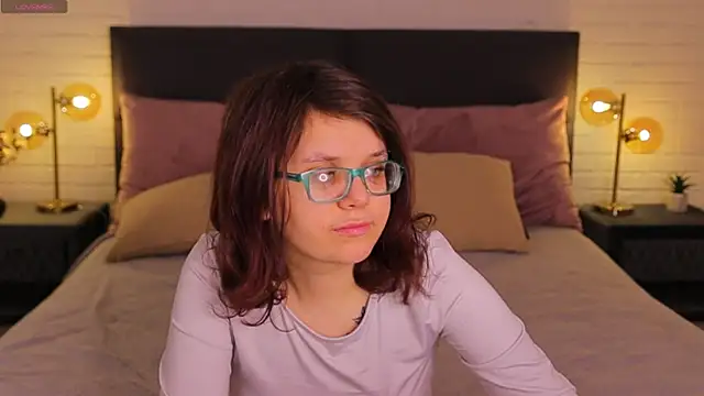 Ariell Mini online show from 04/15/26, 05:47