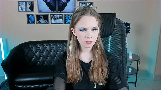 SsoniaRay online show from 12/18/25, 07:36