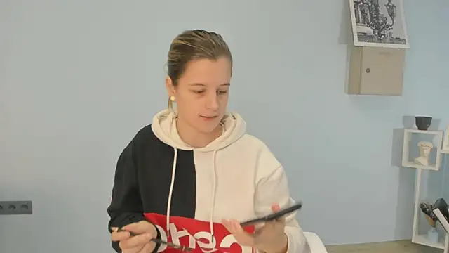 Snapshot of EstellaRank chatting on 12/20/25, 06:20 EstellaRank online show from 12/20/25, 06:20