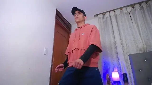 TOMBOYSEXX online show from 04/04/26, 01:59