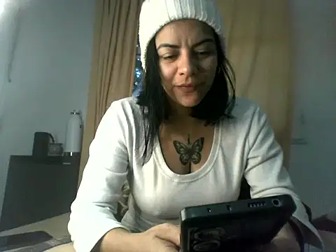 luluclark69 online show from 06/04/26, 11:38