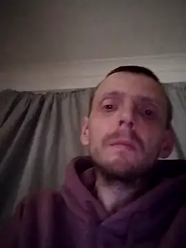 Snapshot of CrookedBunk3527 chatting on 12/18/25, 06:25 CrookedBunk3527 online show from 12/18/25, 06:25