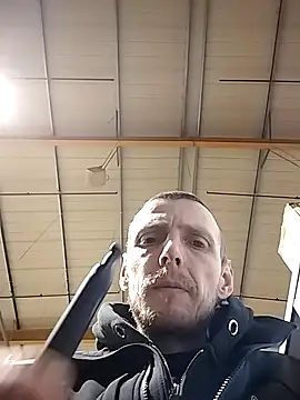 Snapshot of CrookedBunk3527 chatting on 12/19/25, 07:04 CrookedBunk3527 online show from 12/19/25, 07:04