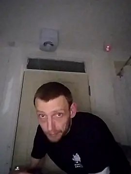 Snapshot of CrookedBunk3527 chatting on 12/19/25, 09:22 CrookedBunk3527 online show from 12/19/25, 09:22