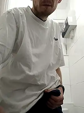 Snapshot of CrookedBunk3527 chatting on 12/20/25, 06:15 CrookedBunk3527 online show from 12/20/25, 06:15