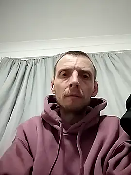 Snapshot of CrookedBunk3527 chatting on 12/21/25, 07:43 CrookedBunk3527 online show from 12/21/25, 07:43