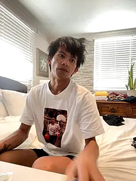 Snapshot of jhaycobXgarcia chatting on 12/15/25, 10:14 jhaycobXgarcia online show from 12/15/25, 10:14