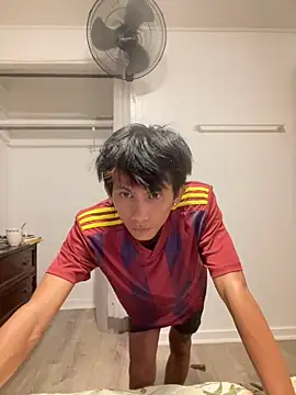 Snapshot of jhaycobXgarcia chatting on 12/17/25, 01:50 jhaycobXgarcia online show from 12/17/25, 01:50