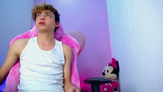 Snapshot of Franyerr_ chatting on 12/15/25, 08:46 Franyerr online show from 12/15/25, 08:46