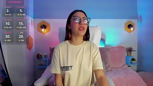 Hiyori Bloom  online show from 01/16/26, 05:33