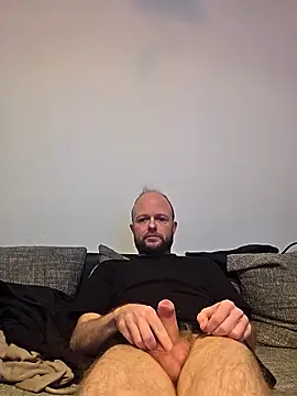 Snapshot of SoftishInflow chatting on 12/14/25, 02:22 SoftishInflow online show from 12/14/25, 02:22