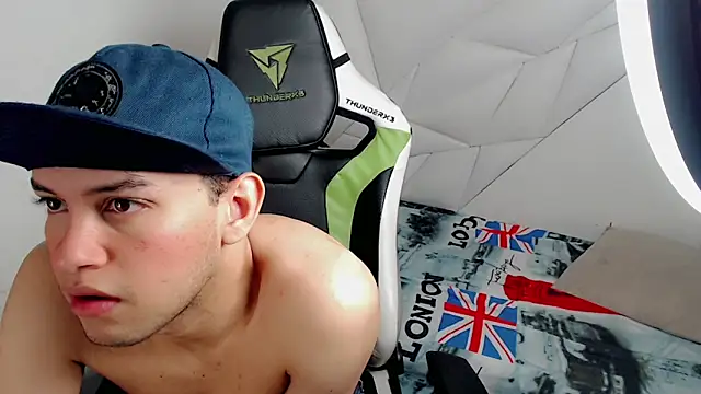 Snapshot of Luky_twink chatting on 12/15/25, 04:17 Luky twink online show from 12/15/25, 04:17