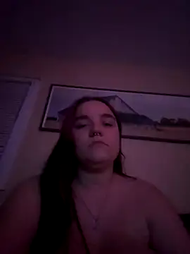 Snapshot of kinsiebaby chatting on 12/15/25, 01:54 kinsiebaby online show from 12/15/25, 01:54