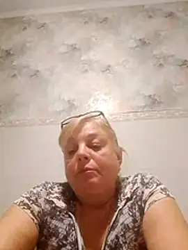 Snapshot of LinaLight88 chatting on 12/18/25, 08:15 LinaLight88 online show from 12/18/25, 08:15