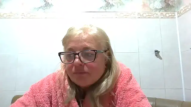 Snapshot of LinaLight88 chatting on 05/29/26, 07:56 LinaLight88 online show from 05/29/26, 07:56