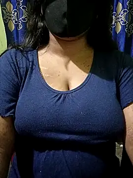 Snapshot of Queen-Tisha-Moni chatting on 12/15/25, 04:11 Queen-Tisha-Moni online show from 12/15/25, 04:11