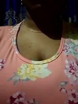 Snapshot of Queen-Tisha-Moni chatting on 12/20/25, 04:19 Queen-Tisha-Moni online show from 12/20/25, 04:19