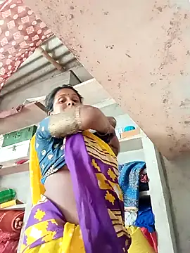 Snapshot of Shreya_pandit chatting on 04/18/26, 06:17 Shreya pandit online show from 04/18/26, 06:17