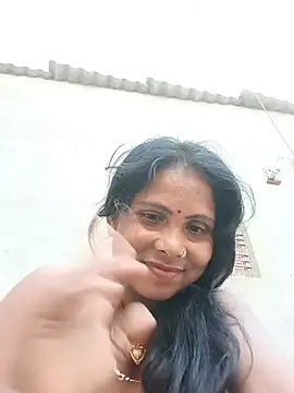 Snapshot of Shreya_pandit chatting on 05/01/26, 12:43 Shreya pandit online show from 05/01/26, 12:43