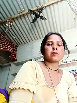Snapshot of Shreya_pandit chatting on 05/22/26, 07:26 Shreya pandit online show from 05/22/26, 07:26