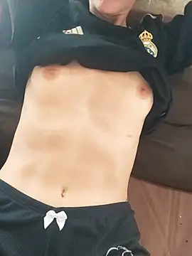 Snapshot of BranquinhaDLC chatting on 04/16/26, 12:28 BranquinhaDLC online show from 04/16/26, 12:28