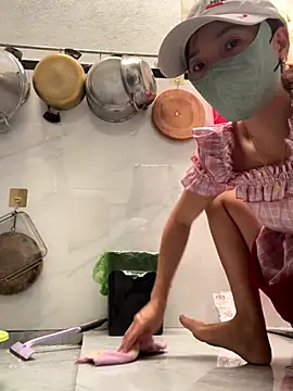 Snapshot of Keomut6 chatting on 12/21/25, 02:30 Keomut6 online show from 12/21/25, 02:30