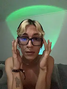 Snapshot of Dracco_Velour_ chatting on 02/21/26, 05:08 Dracco Velour online show from 02/21/26, 05:08