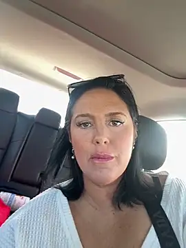 Snapshot of Miabelle2233 chatting on 12/15/25, 07:18 Miabelle2233 online show from 12/15/25, 07:18