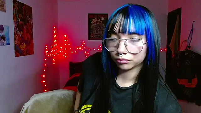Snapshot of _Veronicaa_ chatting on 04/18/26, 05:00 Veronicaa online show from 04/18/26, 05:00