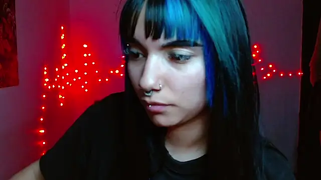 Snapshot of _Veronicaa_ chatting on 05/04/26, 05:25 Veronicaa online show from 05/04/26, 05:25