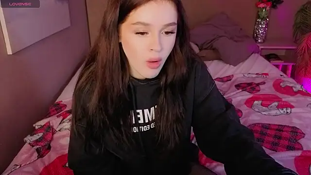 Snapshot of Holly__Bush chatting on 02/27/26, 10:37 Holly Bush online show from 02/27/26, 10:37