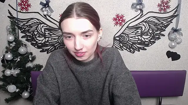 Snapshot of LisaDarcy chatting on 12/16/25, 02:00 LisaDarcy online show from 12/16/25, 02:00