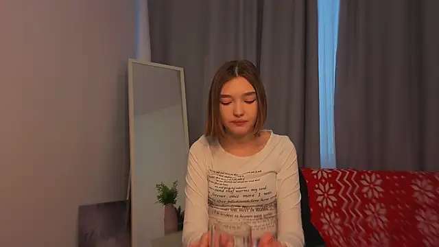 Leyla crsh online show from 02/17/26, 05:04