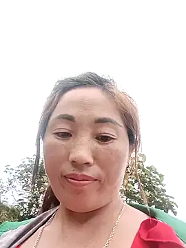 Snapshot of seacyre chatting on 04/24/26, 12:24 seacyre online show from 04/24/26, 12:24