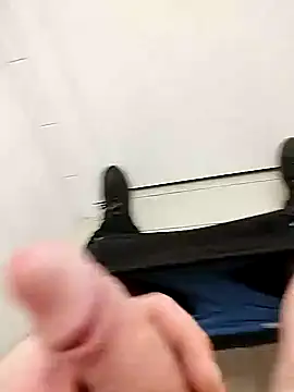 Snapshot of lojza133 chatting on 12/17/25, 06:52 lojza133 online show from 12/17/25, 06:52