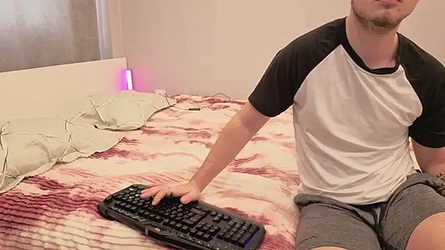 Pearl couple online show from 02/08/26, 09:02