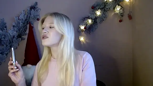 Snapshot of Aria__Moon chatting on 12/16/25, 01:38 Aria Moon online show from 12/16/25, 01:38