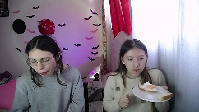 Briar y Blair online show from 03/28/26, 03:11