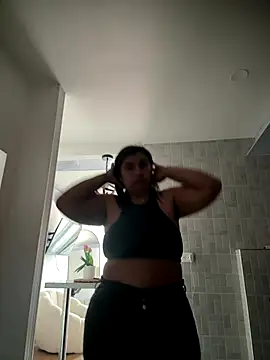 Snapshot of sophie-honey chatting on 12/17/25, 02:01 sophie-honey online show from 12/17/25, 02:01