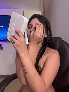 Camila sanchez25 online show from 05/13/26, 07:00