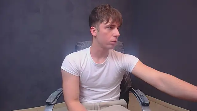 Snapshot of KellenWest chatting on 12/17/25, 11:16 KellenWest online show from 12/17/25, 11:16