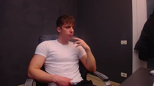 Snapshot of KellenWest chatting on 12/18/25, 11:16 KellenWest online show from 12/18/25, 11:16