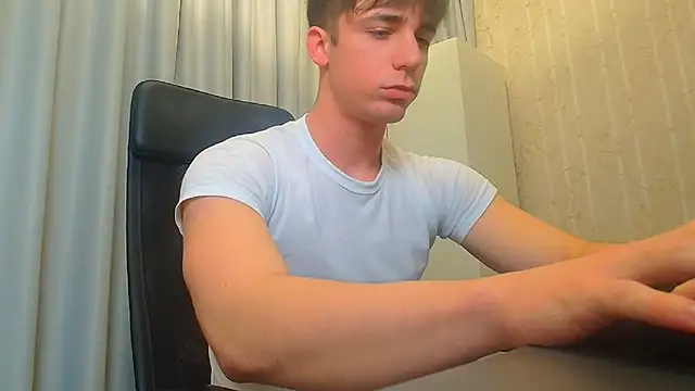 Snapshot of KellenWest chatting on 12/19/25, 05:14 KellenWest online show from 12/19/25, 05:14