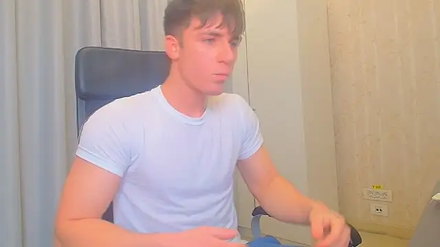 Snapshot of KellenWest chatting on 12/20/25, 05:14 KellenWest online show from 12/20/25, 05:14