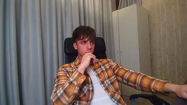 Snapshot of KellenWest chatting on 01/09/26, 05:10 KellenWest online show from 01/09/26, 05:10