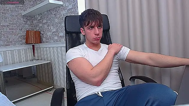 Snapshot of KellenWest chatting on 01/14/26, 11:27 KellenWest online show from 01/14/26, 11:27