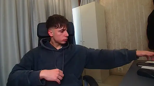 Snapshot of KellenWest chatting on 01/19/26, 11:03 KellenWest online show from 01/19/26, 11:03