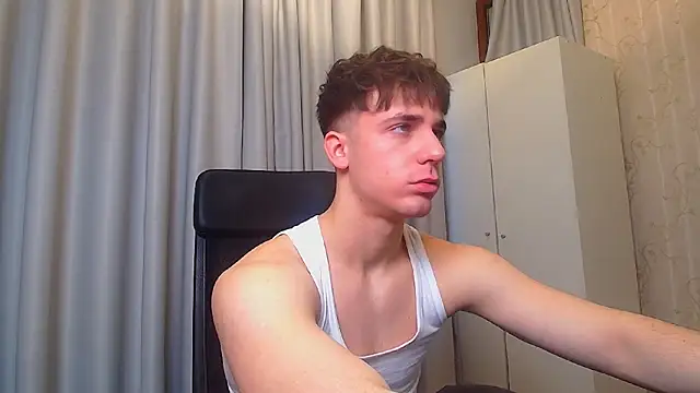 Snapshot of KellenWest chatting on 02/18/26, 05:47 KellenWest online show from 02/18/26, 05:47